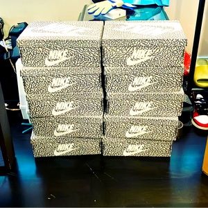 JORDAN 1 LOW BLACK CEMENT. 9 AVAILABLE.